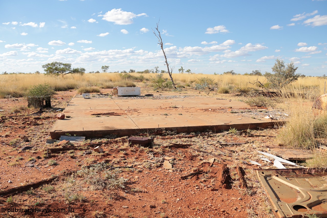 140517-4411
Marble Bar, Prospector Creek, tin mine, near Fishers Cairn the area was a Tailings Lease #10 (87H) - FISHERS CAIRN held by Moolyella Tin Pty. Ltd in the 1960s, then a machinery lease in the 1970s. Remains of a dry tin concentrate plant. [url=https://goo.gl/maps/56rBXcyAjor]Location Here[/url].
