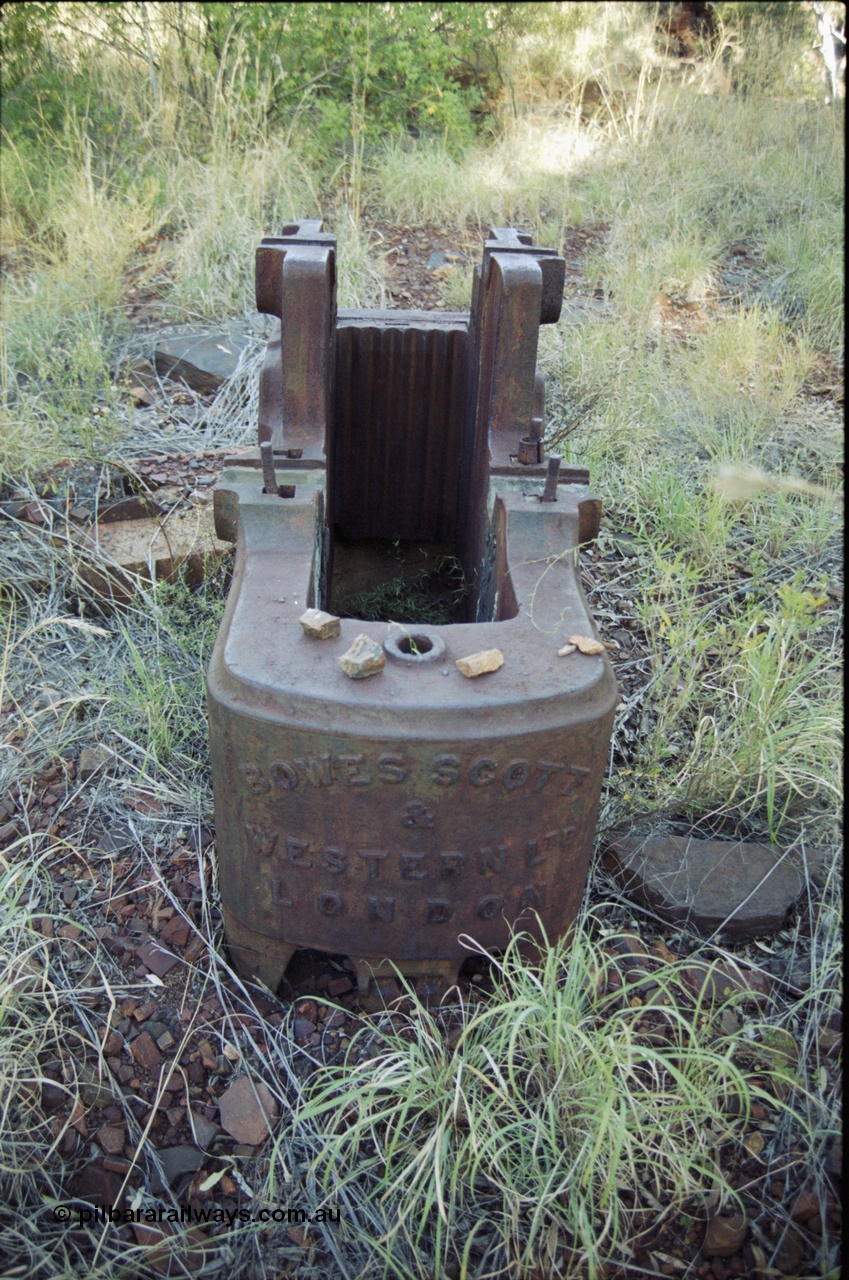 204-03
Yampire Gorge, remains of asbestos mining, a Bowes Scott & Western Ltd of London jaw crusher.
