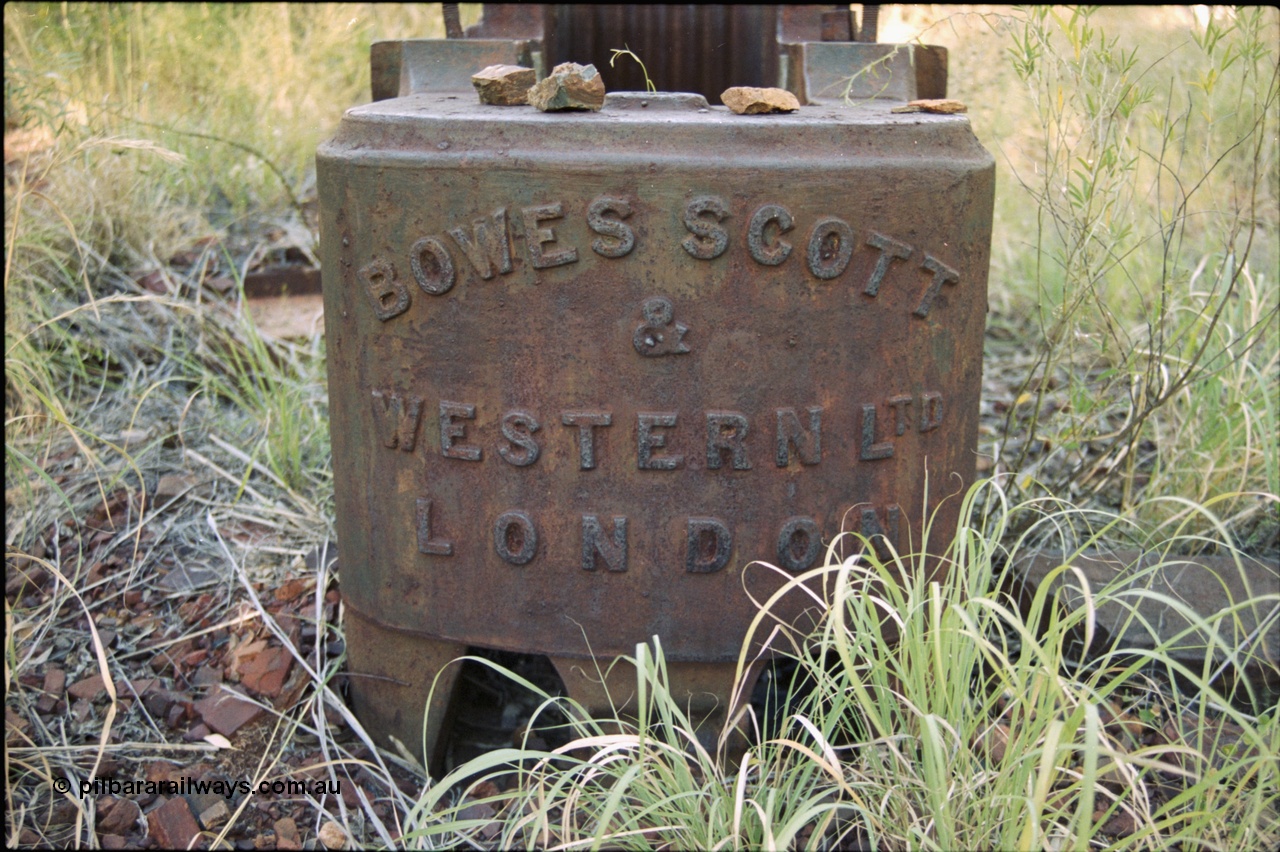 204-04
Yampire Gorge, remains of asbestos mining, a Bowes Scott & Western Ltd of London jaw crusher.
