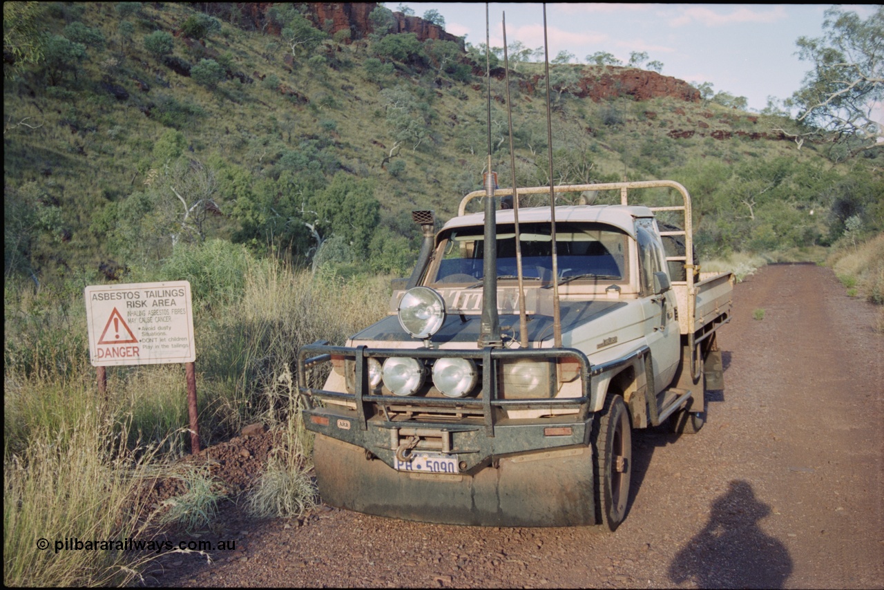 204-07
Yampire Gorge, road out of the mining area with warning sign, Toyota HJ75 Landcruiser ute, PH 5090.
