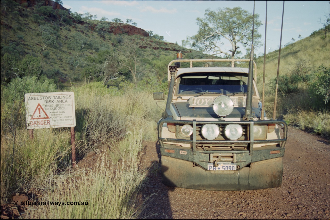 204-08
Yampire Gorge, road out of the mining area with warning sign, Toyota HJ75 Landcruiser ute, PH 5090.
