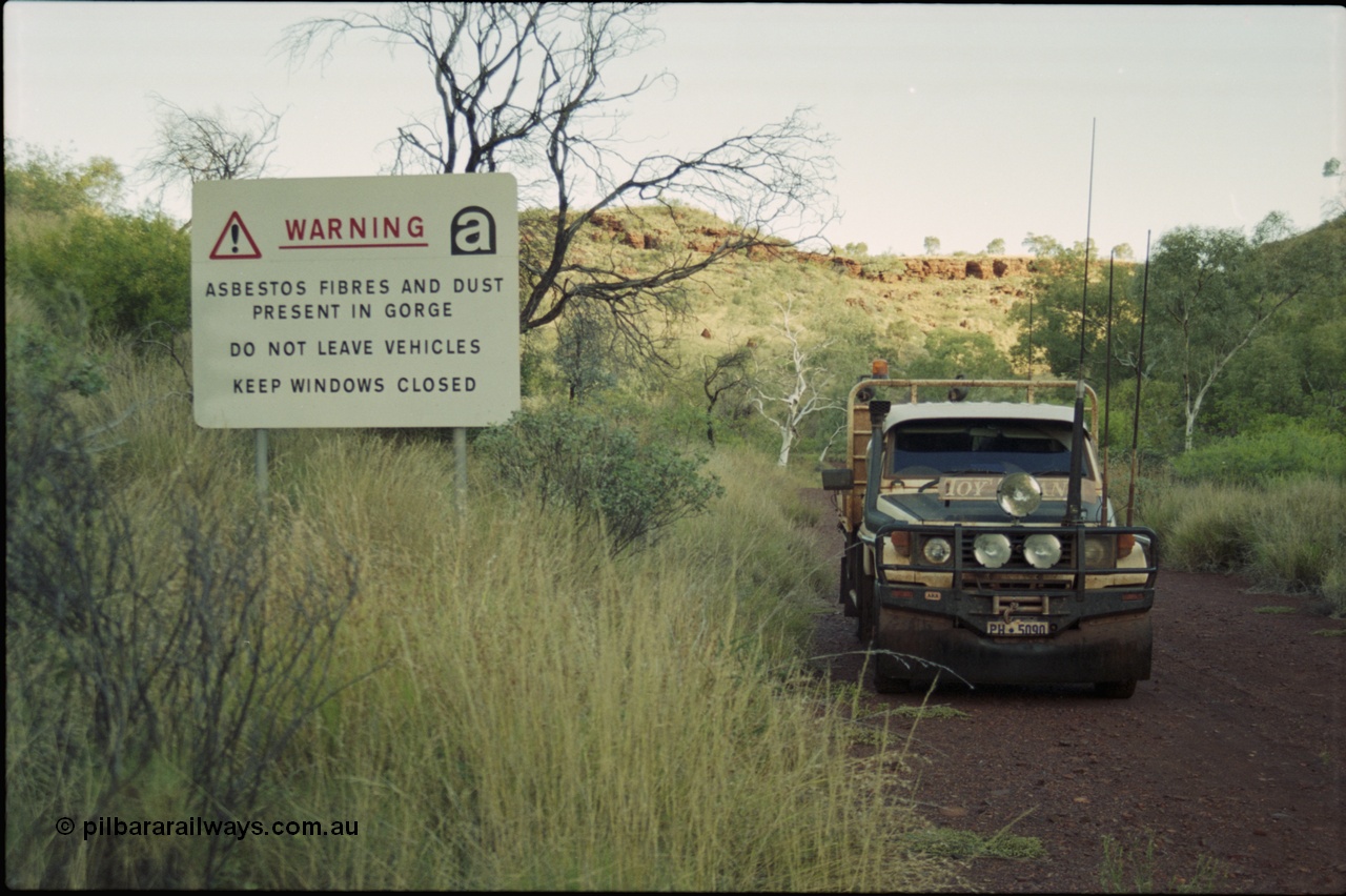 204-10
Yampire Gorge, road out of the gorge area with warning sign, Toyota HJ75 Landcruiser ute, PH 5090.
