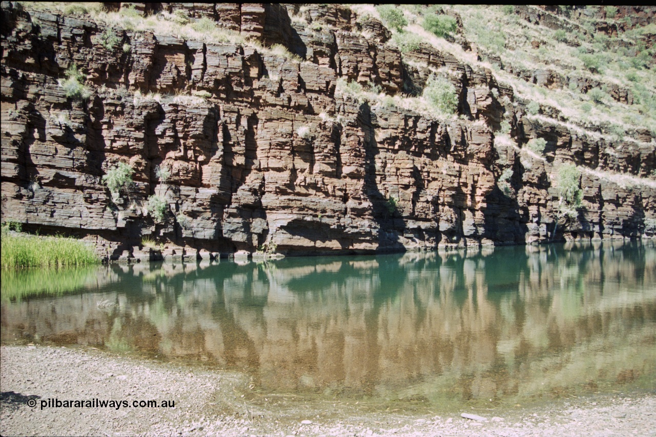 204-16
Wittenoom Gorge Mine area, pool located near mine site.
