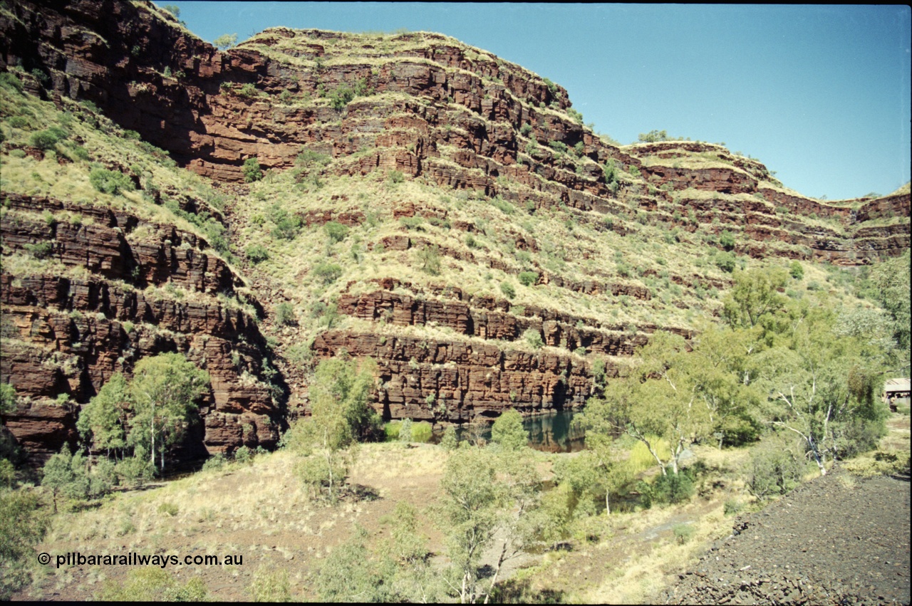 204-26
Wittenoom Gorge Mine area, pool located near mine site.
