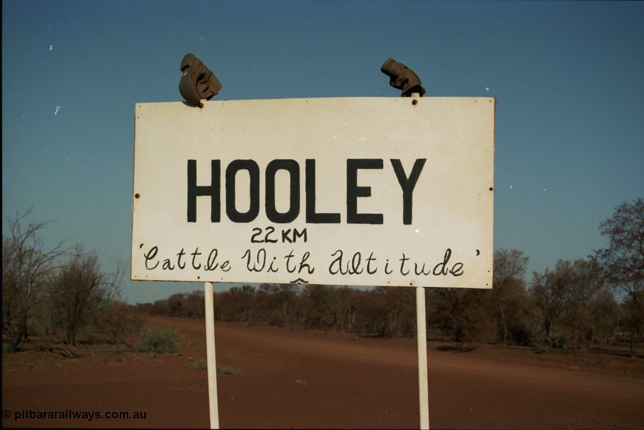 205-05
Hooley Station front gate turn off sign, Roebourne - Wittenoom Road, 22 km, 'Cattle With Altitude'.
