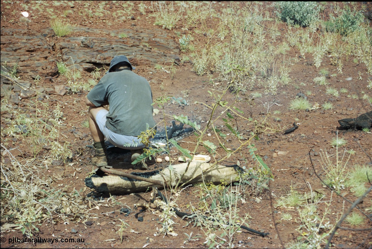 205-17
Wittenoom, top of Bee Gorge, Pope decided it was time for bacon and egg sangos, location is 22 17'46.38