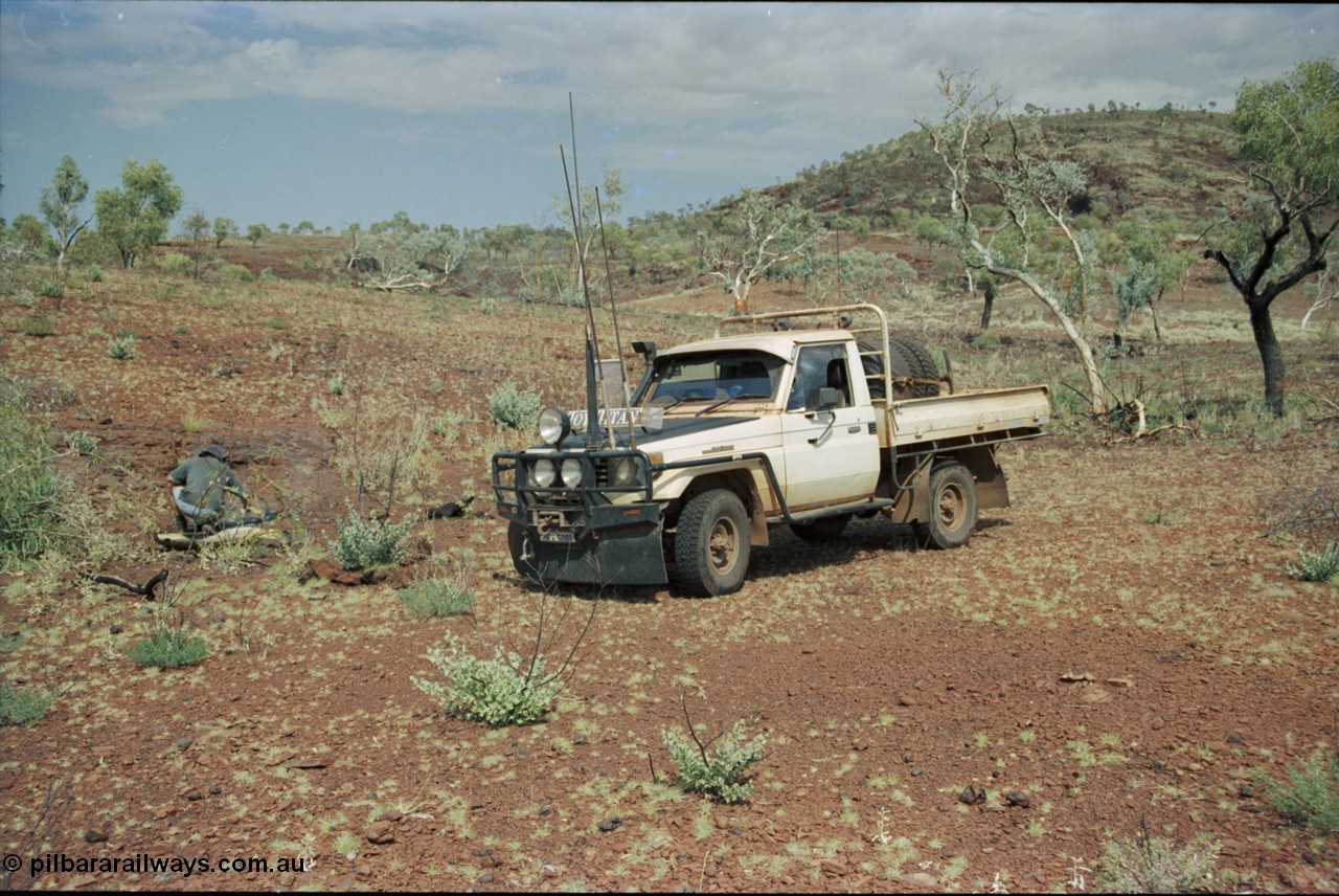 205-18
Wittenoom, top of Bee Gorge, Pope decided it was time for bacon and egg sangos, looking south, location is 22 17'46.38