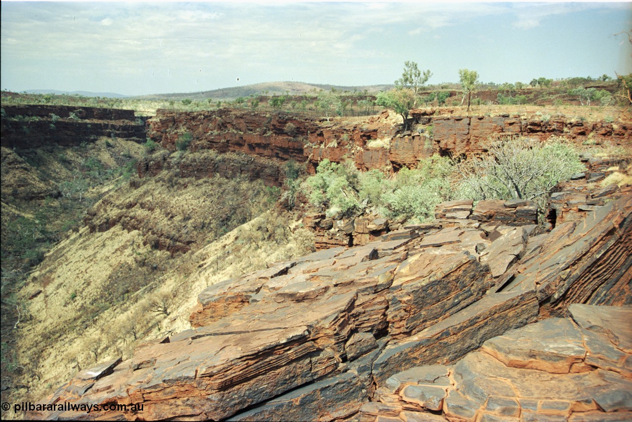 205-20
Wittenoom, upper reaches of Bee Gorge, landscape views.
