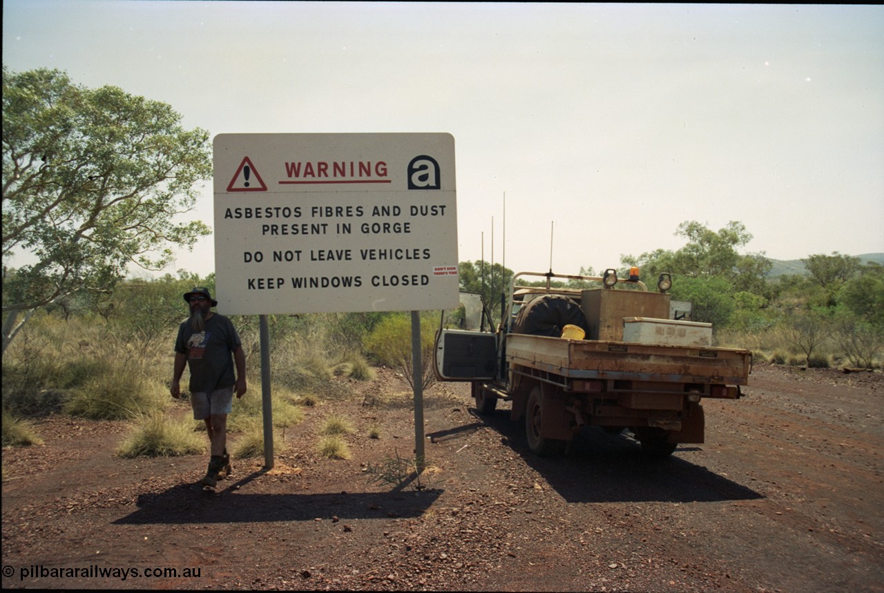 205-27
Yampire Gorge, asbestos sign, Pope Searle get some fibre.
