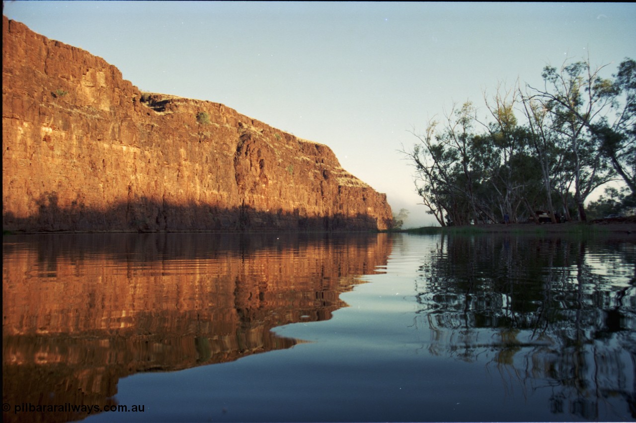 206-10
Carawine Pool at Carawine Gorge, looking north.
