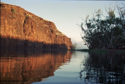 206-08
Carawine Pool at Carawine Gorge, looking north.
