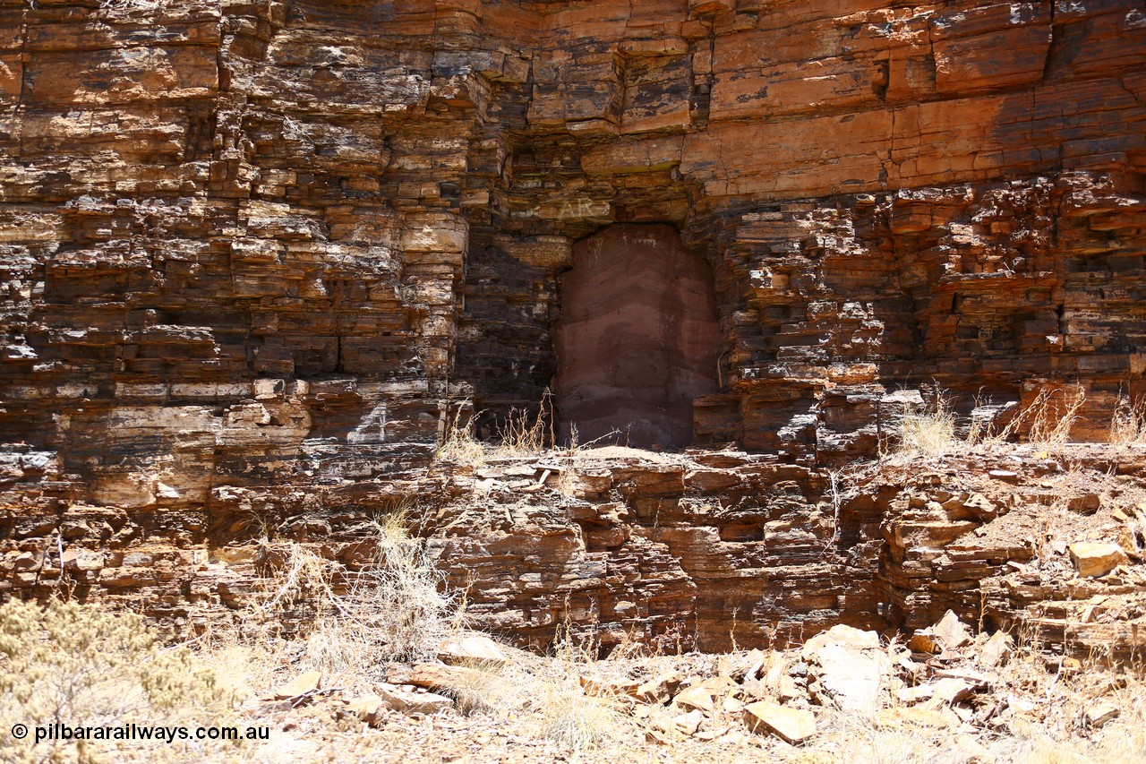 160101 9788
Wittenoom Gorge, Gorge Mine area, mine adit no. 4. [url=https://goo.gl/maps/ZxBygWRWHsB2]Geodata[/url].
