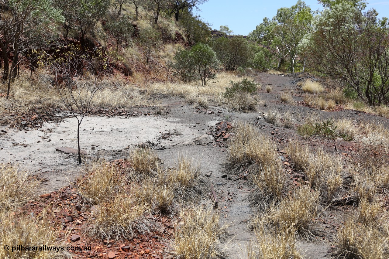 160101 9800
Wittenoom Gorge, Gorge Mine area, looking east along the north wall with the drive line to the adits. [url=https://goo.gl/maps/V3GRgi3LzVhEmUyE9]GeoData[/url].
