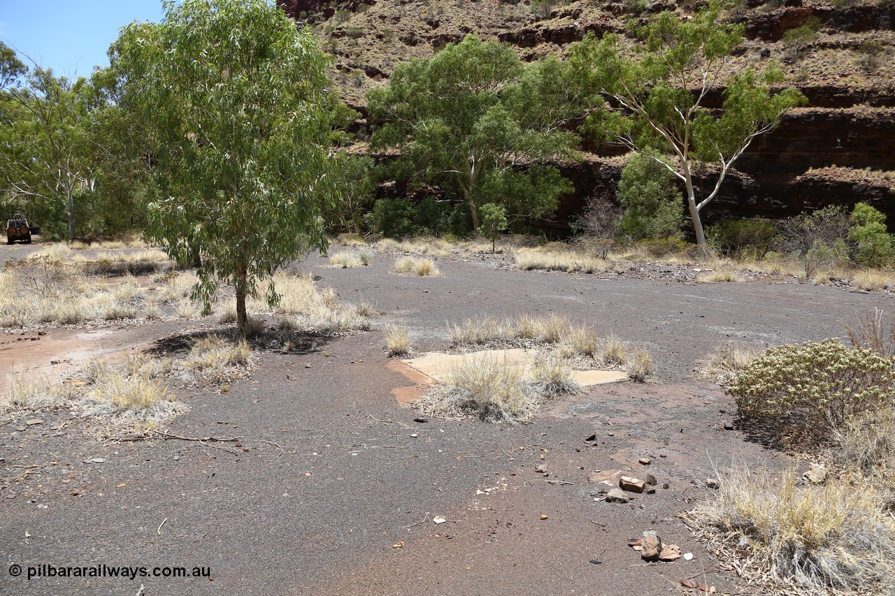 160101 9802
Wittenoom Gorge, Gorge Mine area, old building slabs and foundations looking east. [url=https://goo.gl/maps/B99JmZYQ9GvP6VrV9]GeoData[/url].
