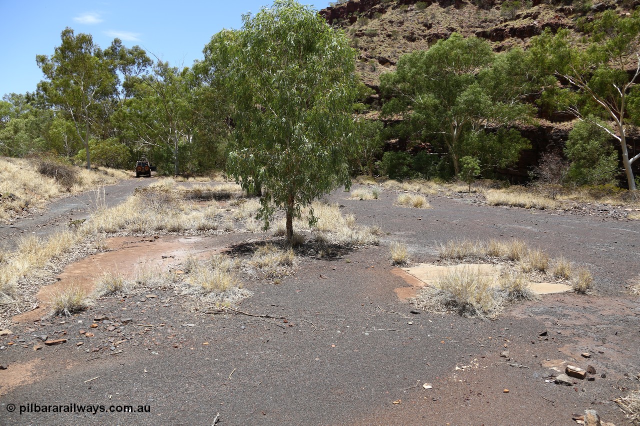 160101 9803
Wittenoom Gorge, Gorge Mine area, old building slabs and foundations looking east. [url=https://goo.gl/maps/B99JmZYQ9GvP6VrV9]GeoData[/url].
