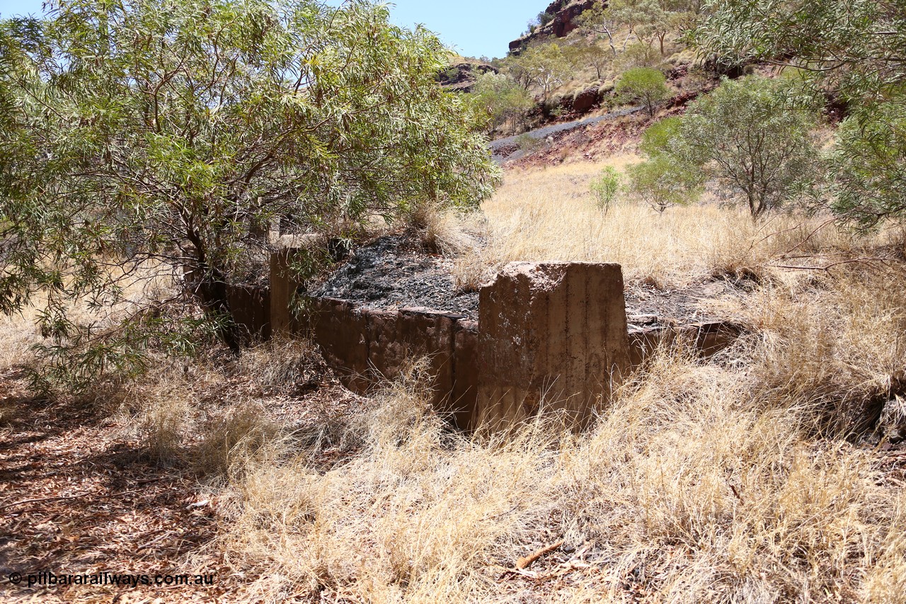 160101 9808
Wittenoom Gorge, Gorge Mine area, asbestos mining remains, concrete footings and foundations for the now removed milling plant, drive visible in the background. [url=https://goo.gl/maps/EiBV4npNYHwdd8re9]Geodata[/url].
