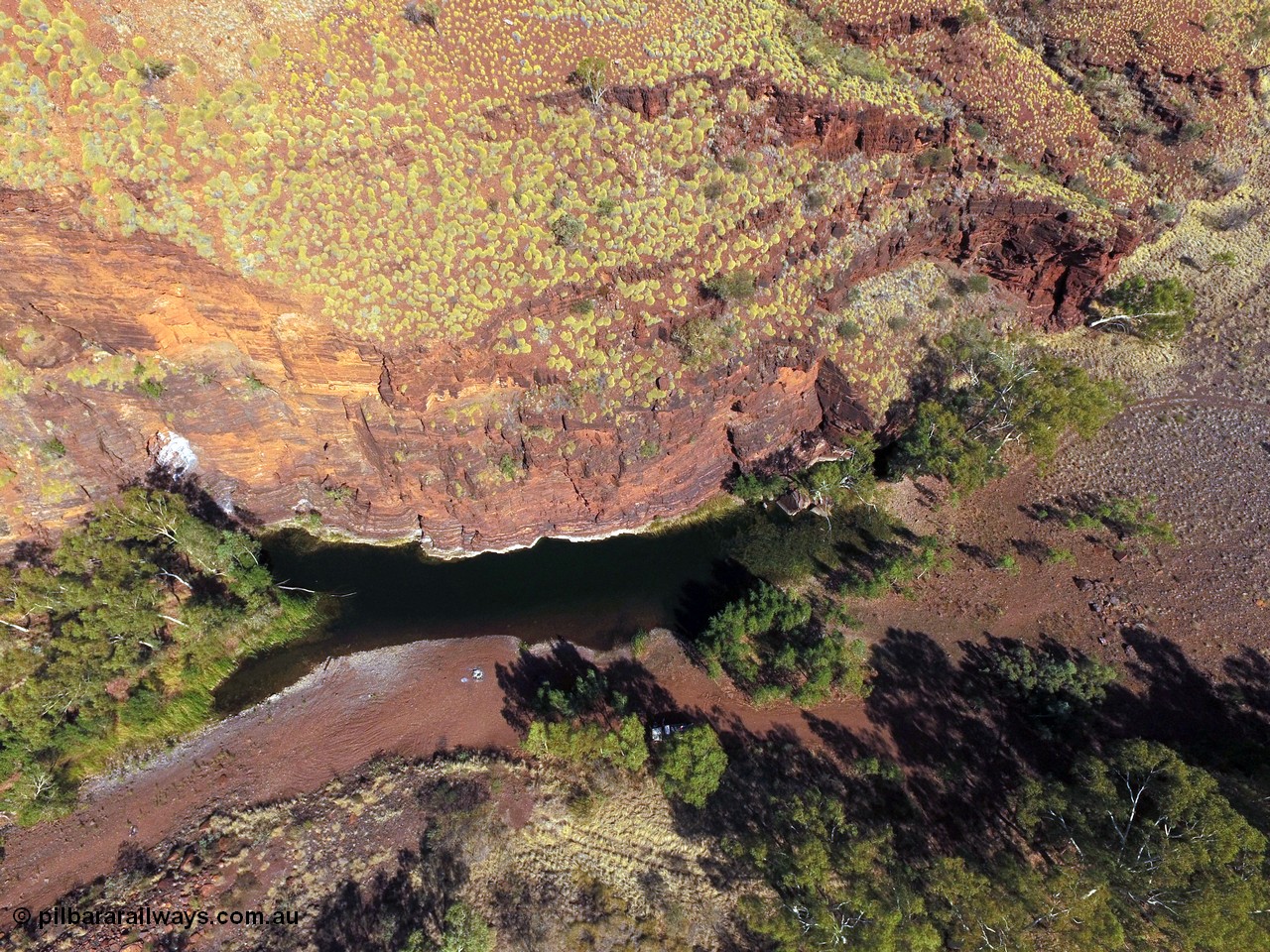 160101 DJI 0006
Wittenoom Gorge, looking down on the pool in Joffre Creek between fourth and fifth crossings. [url=https://goo.gl/maps/SPnrL9nEuVoQyhSK8]Geodata[/url].
