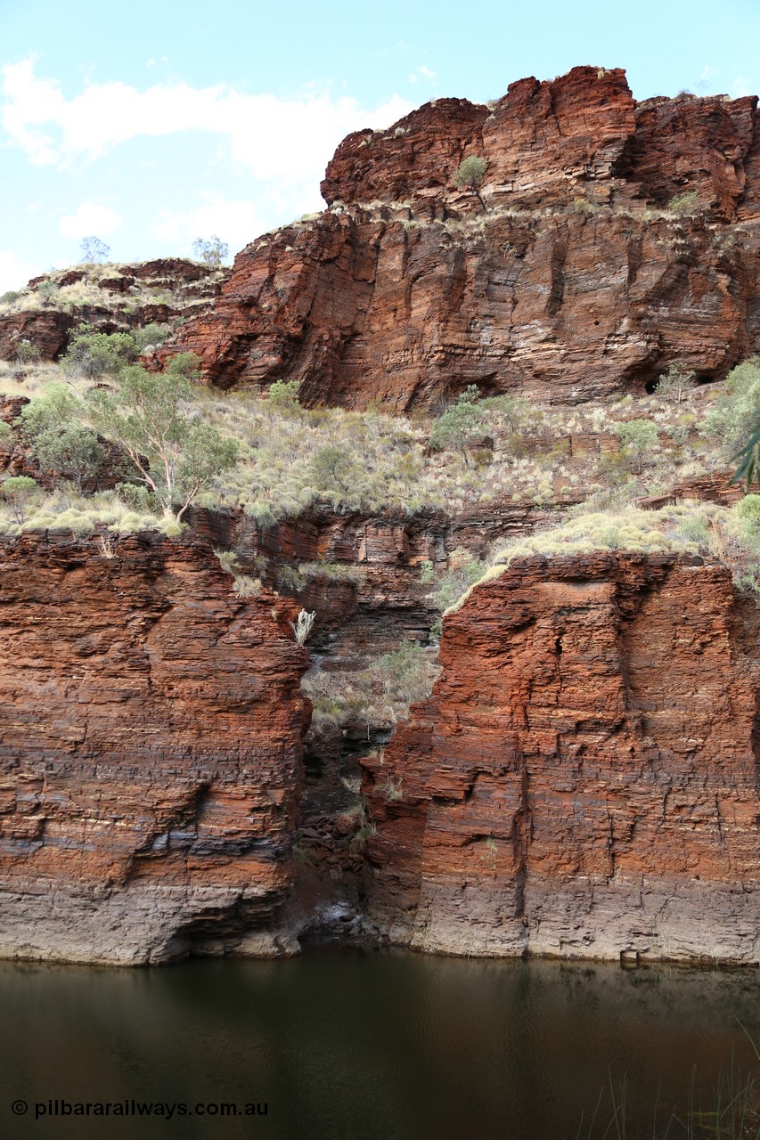 160102 9817
Wittenoom Gorge, pool in Joffre Creek just across the road from Colonial Mine, Magazine Pool. [url=https://goo.gl/maps/nJSvqbS8mztnHL4E9]Geodata[/url].
