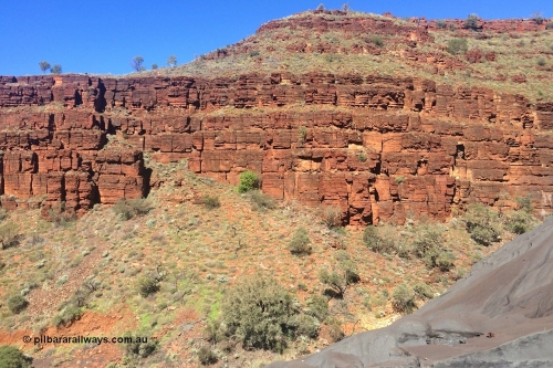 160710 iPh5S 2796
Wittenoom Gorge, Colonial Mine, looking at the south wall from the old building frame.
