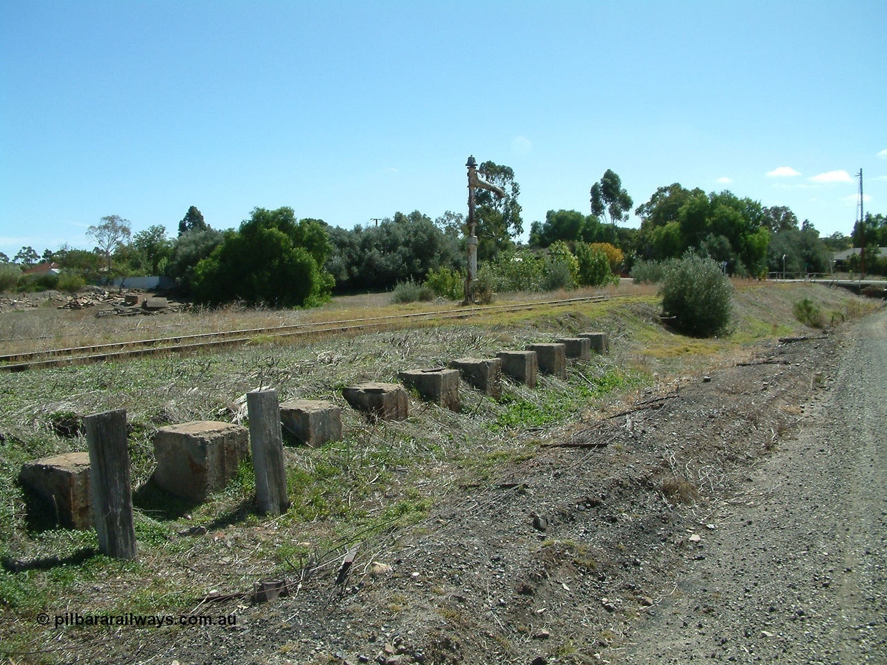 030403 111807
Kapunda station yard, north end looking north, old lattice signal mast, taken from Railway Pde looking across Coghill Street. [url=https://goo.gl/maps/4MDAwJwuS7x]GeoData[/url].
