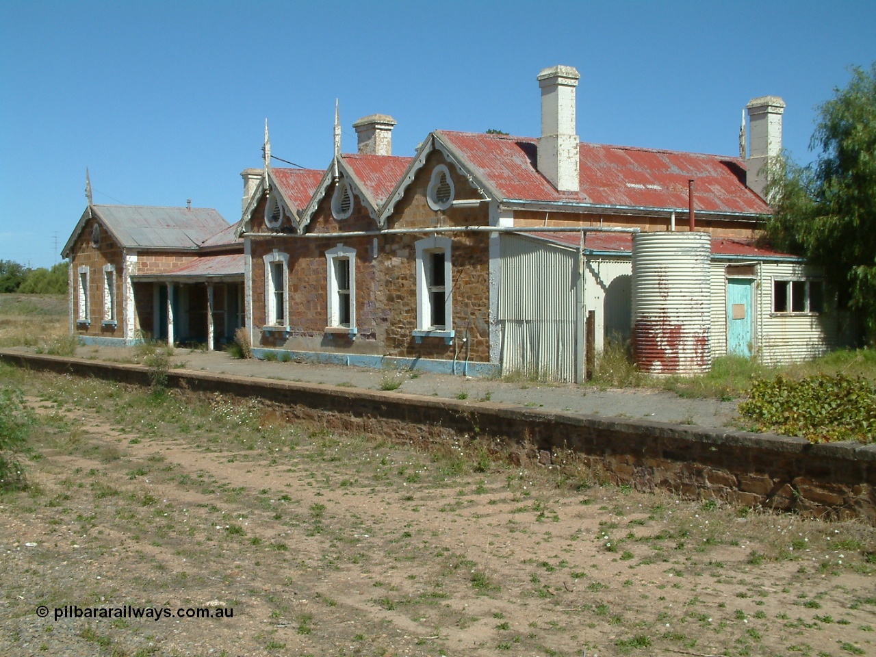 030403 132513
Eudunda railway station building looking south.
