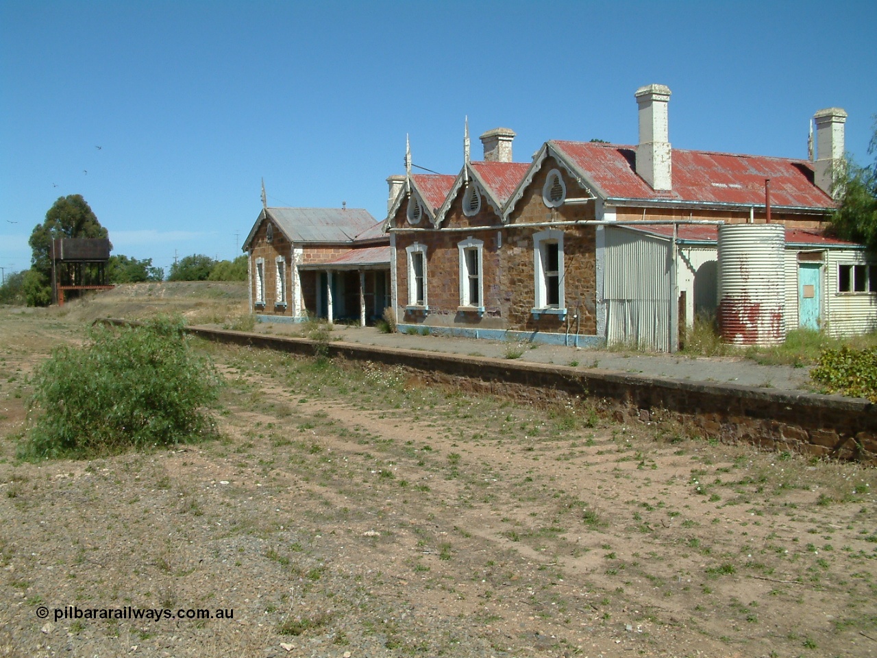 030403 132524
Eudunda railway station building looking south.
