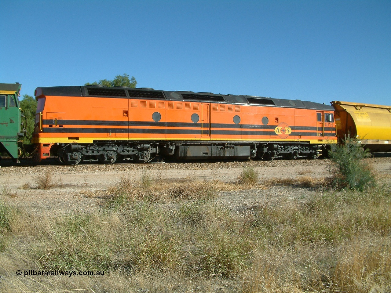 030403 154218
Gladstone, MKA (Morrison Knudsen Australia) rebuilt AL class AL 23 into EMD JT26C-2M model for Australian National in 1993 as the ALF class, here ALF 22 serial 94-AB-022 is second unit on a gradin train being loaded on the 3rd April 2003.
Keywords: ALF-class;ALF22;94-AN-022;MKA;EMD;JT26C-2M;AL-class;