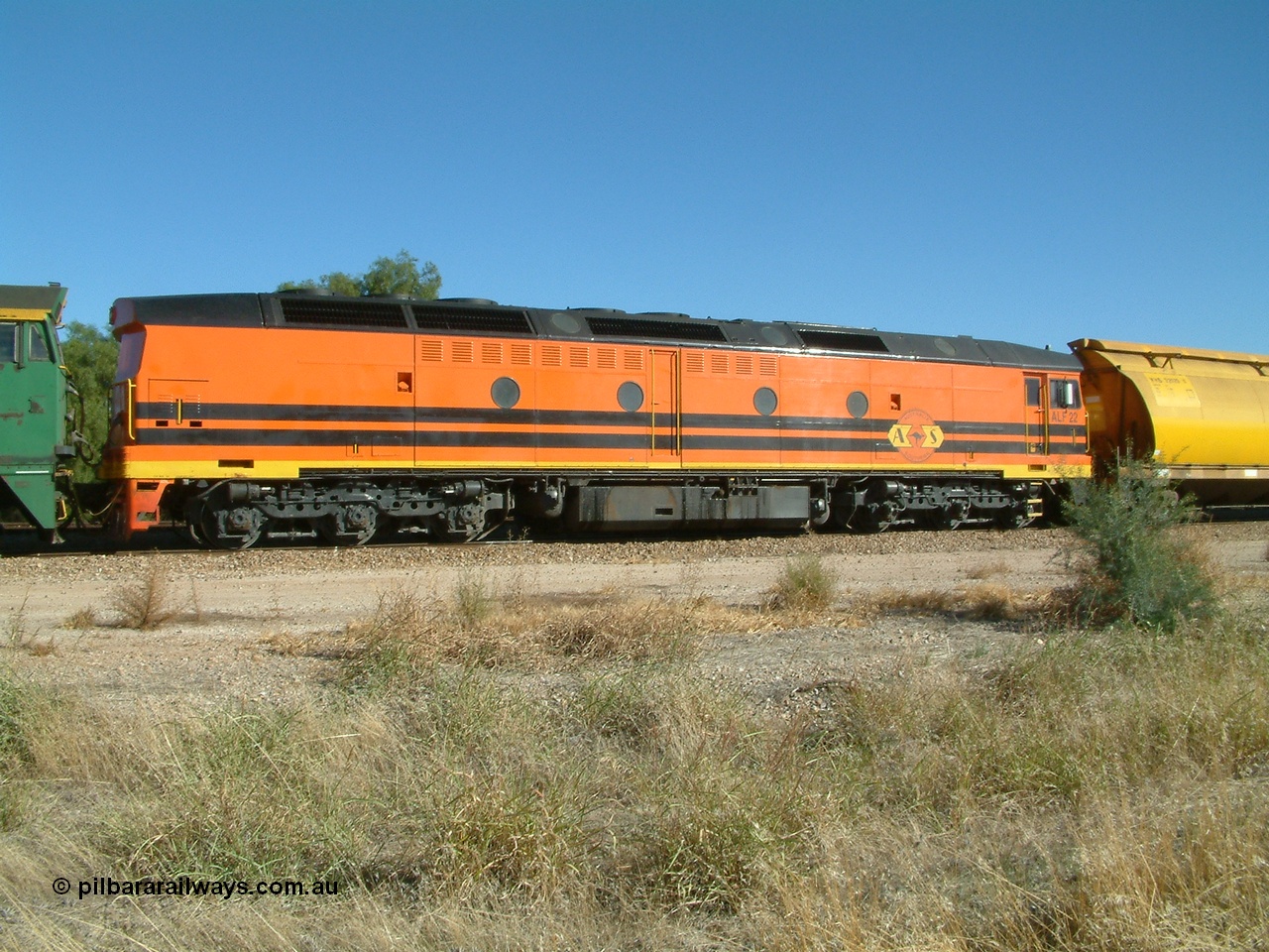 030403 154241
Gladstone, MKA (Morrison Knudsen Australia) rebuilt AL class AL 23 into EMD JT26C-2M model for Australian National in 1993 as the ALF class, here ALF 22 serial 94-AB-022 is second unit on a gradin train being loaded on the 3rd April 2003.
Keywords: ALF-class;ALF22;94-AN-022;MKA;EMD;JT26C-2M;AL-class;