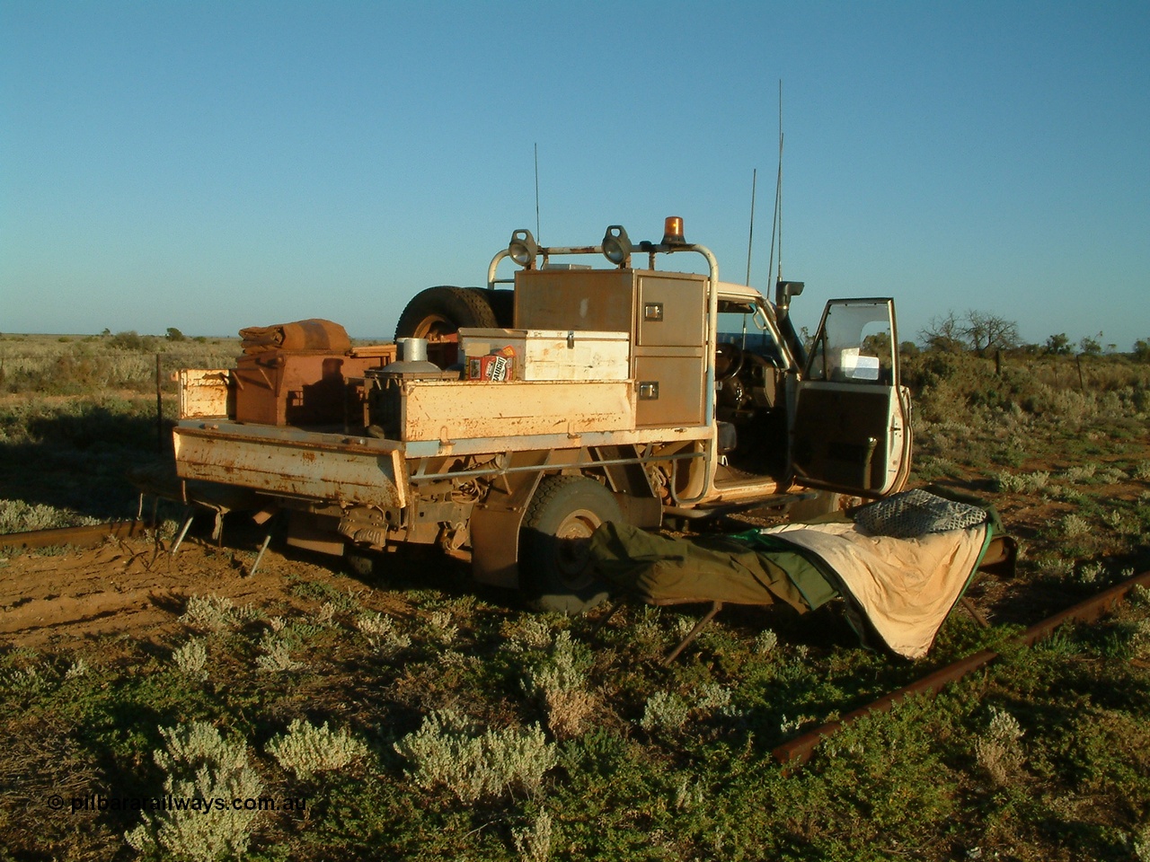 030404 071014
Port Germein, ute and camp in the morning. 4th April 2003.
