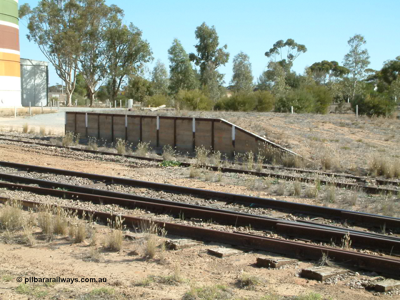 030405 145612
Warramboo, track view across to loading ramp located at the northern end of the sidings, 5th April 2003.
