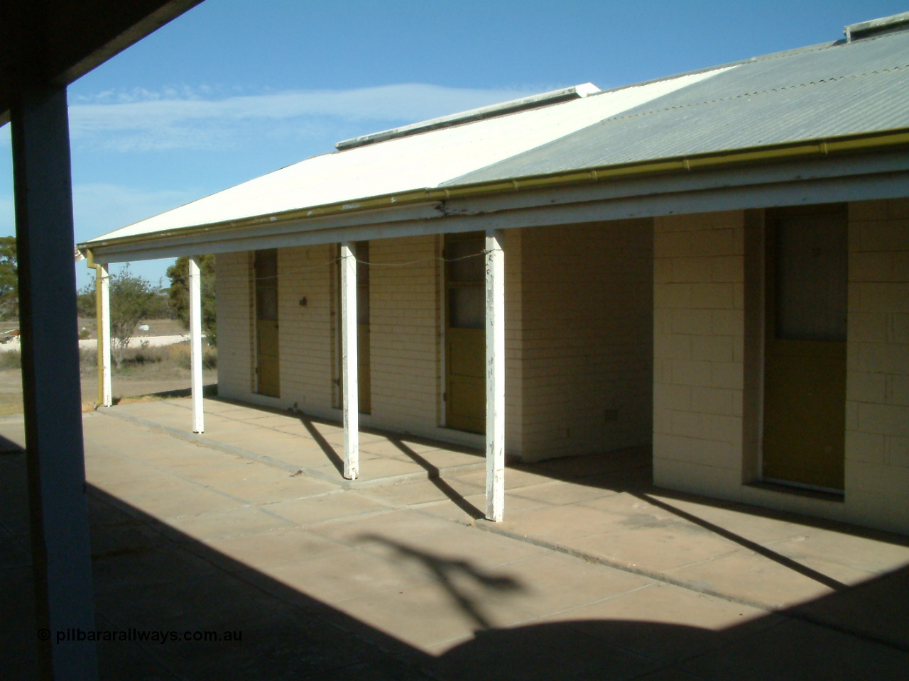 030405 160148
Lock, barracks, shows the extension added in 1969. 5th April 2003.
