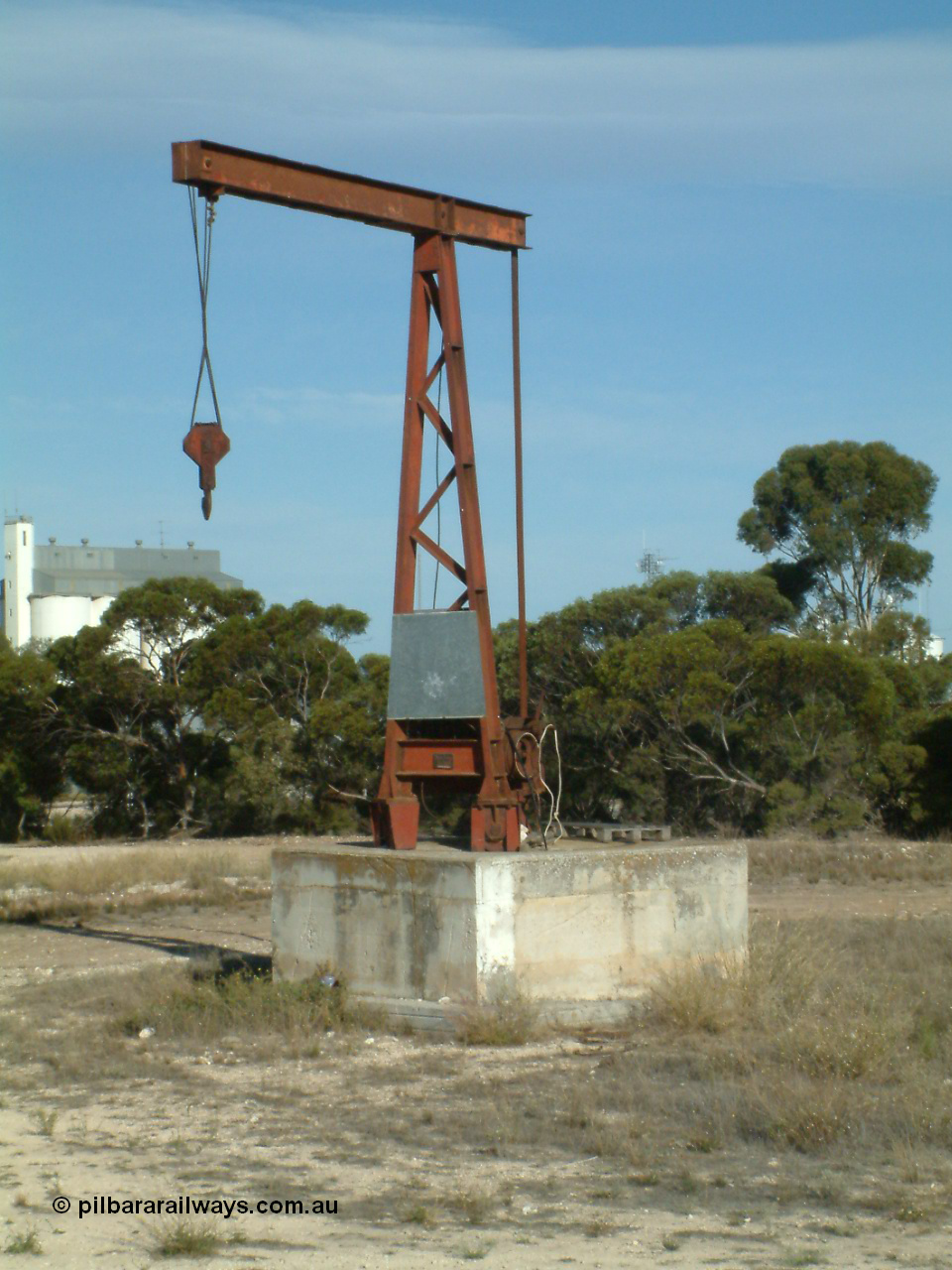 030405 161656
Lock, former yard crane, hand operated 5 ton revolving jib crane and plinth, now located off North Terrace, 5th April 2003.
