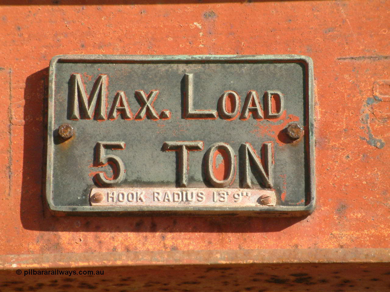 030405 161744
Lock, capacity sign mounted on former yard crane indicating 5 tons and the radius of the jib. 5th April 2003.
