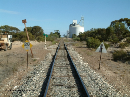 030405 154311
Lock, yard overview looking south from the northern end with speed limit and whistle boards, points and point lever and indicator for siding, silo complex visible in the background, April 5, 2003.
