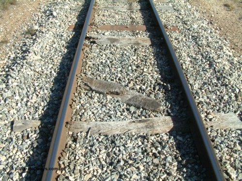 030405 154328
Lock, track view of the narrow gauge per way showing the dilapidated state of the sleepers hence the 20 km/h speed limit! April 5, 2003.
