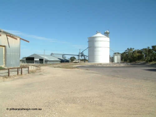 030405 155014
Lock, yard view with goods shed on the left, horizontal grain shed and Ascom style silo complex, known as Block 5, April 5, 2003.
