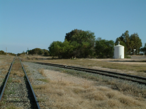 030405 155852
Lock, yard view looking south, grain silo siding point lever and indicator with derail, circular concrete toilet for grain complex, grade crossing for Birdseye Hwy visible in the distance. April 5, 2003.
