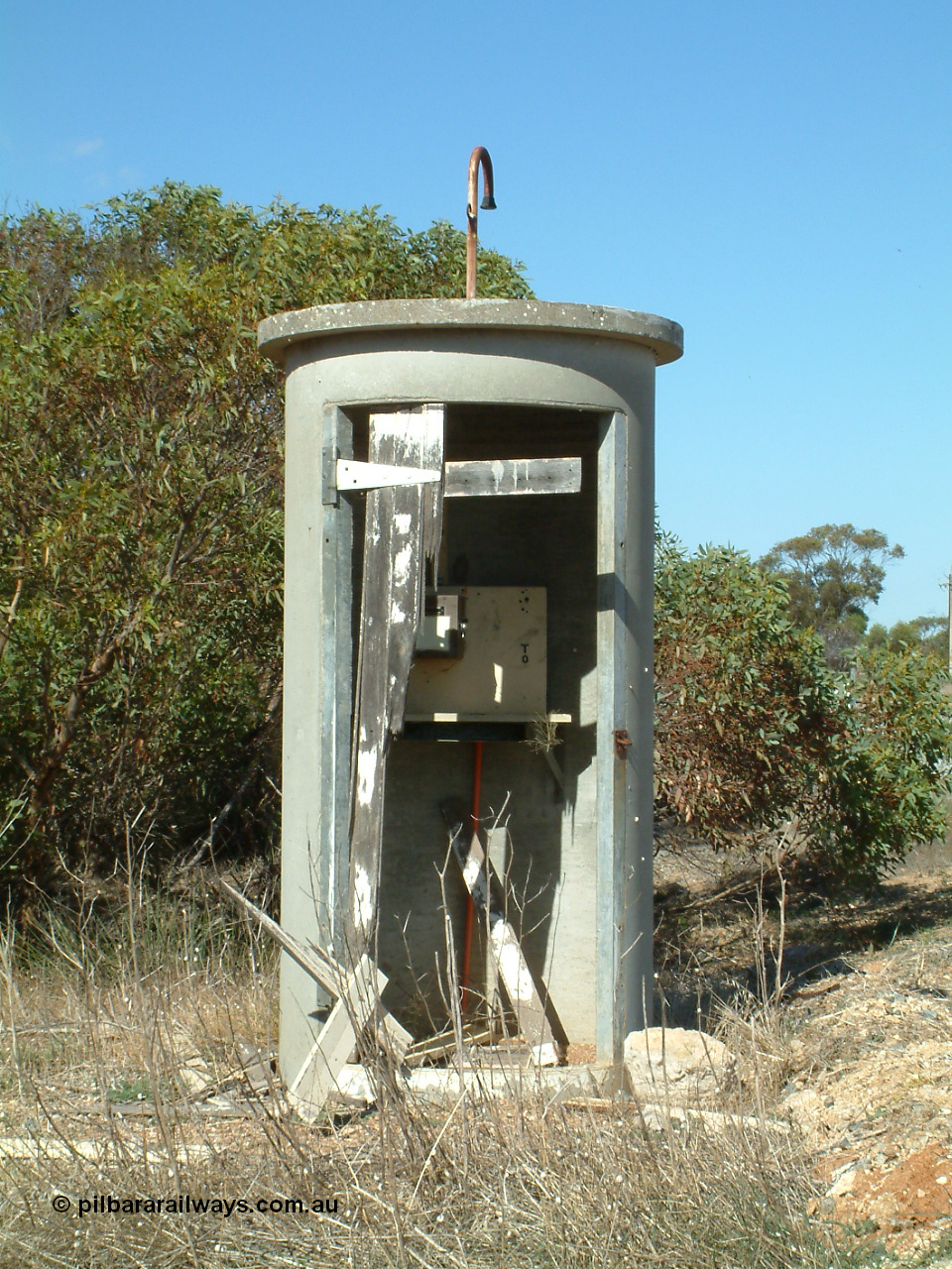 030406 101434
Cummins, concrete train control booth, located south of Cummins yard. 6th April 2003.
