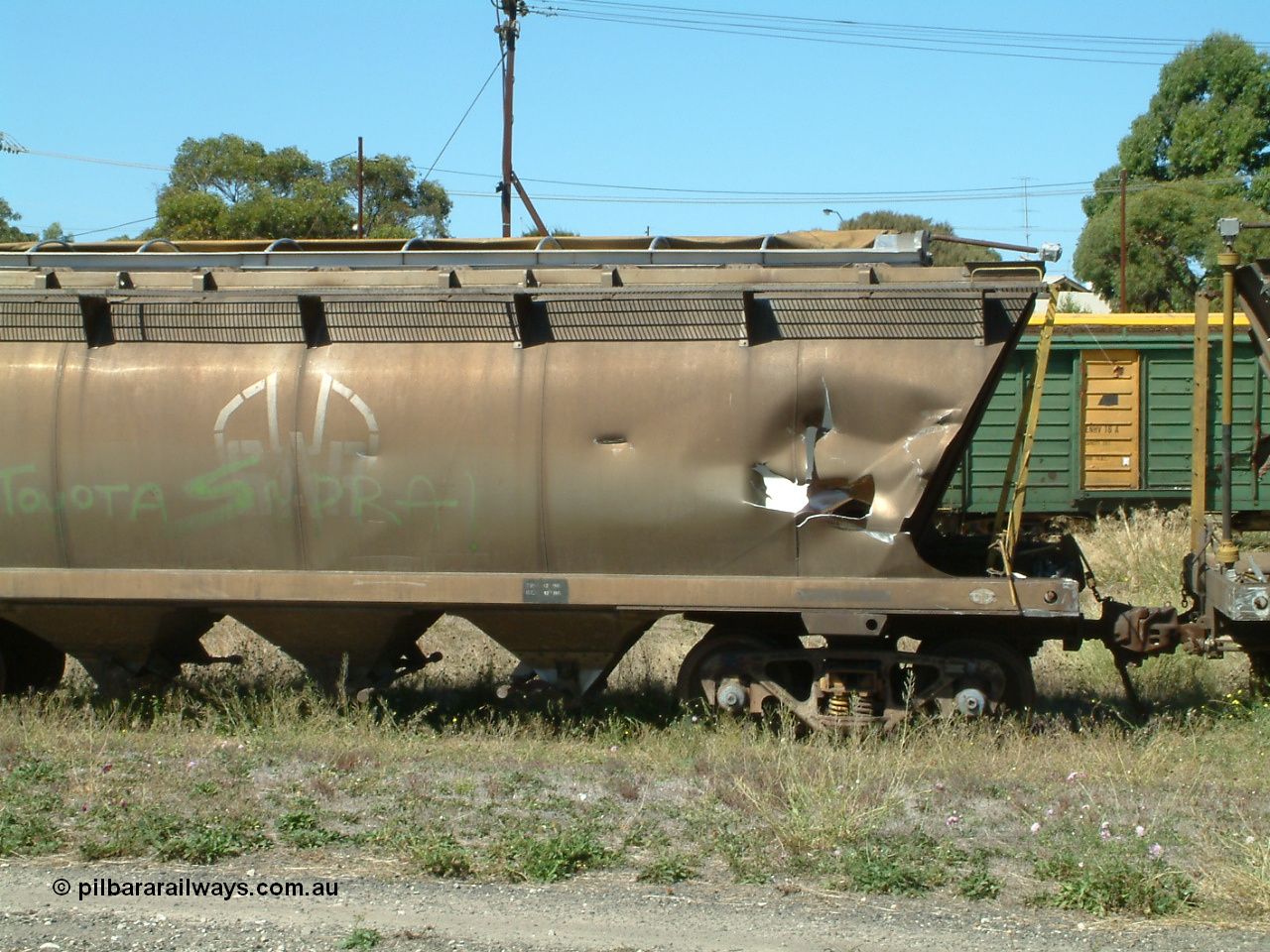 030406 115530
Port Lincoln, derailment damaged SAR Islington Workshops built HAN type bogie wheat waggon HAN 4, close up of non-handbrake end damage, stored at the workshops yards. 6th April 2003.
Keywords: HAN-type;HAN4;1969-73/68-4;SAR-Islington-WS;