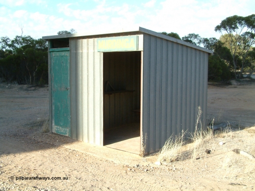 030406 082550
Murdinga, station located at the 128.2 km, originally opened December 1935 and originally referred to as Corunna, train control cabin and waiting room - shelter with station name board, April 6, 2003.
