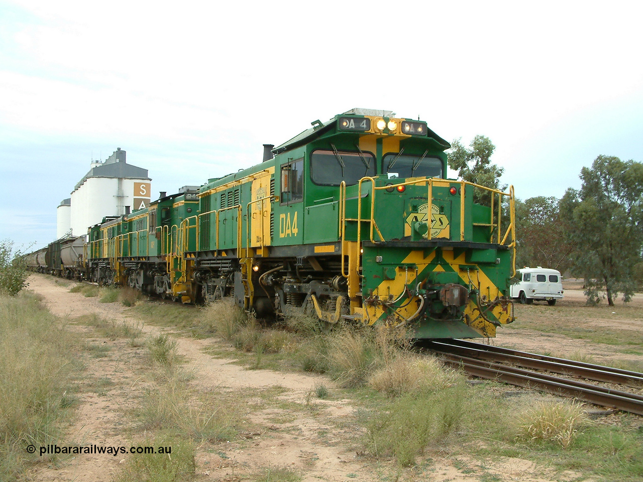 030407 083422
Wudinna, empty grain train shunts back onto the empty portion on the mainline prior to departing north, with a trio of former Australian National Co-Co locomotives with rebuilt former AE Goodwin ALCo model DL531 830 class ex 839, serial no. 83730, rebuilt by Port Augusta Workshops to DA class, DA 4 leading two AE Goodwin ALCo model DL531 830 class units 842, serial no. 84140 and 851 serial no. 84137, 851 having been on the Eyre Peninsula since delivered in 1962. 7th April, 2003.
Keywords: DA-class;DA4;83730;Port-Augusta-WS;ALCo;DL531G/1;830-class;839;rebuild;