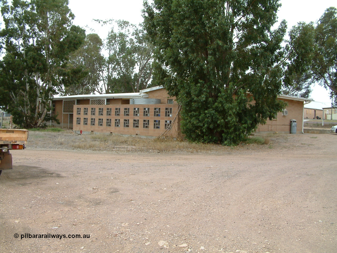 030407 094613
Minnipa, view of crew barracks, still in use at time of photo, 7th April, 2003.
