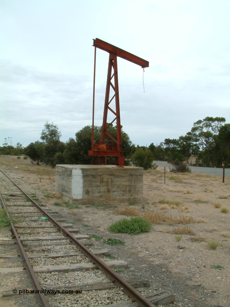 030407 105011
Poochera, rotating jib crane on plinth, view looking north. 7th April 2003.
