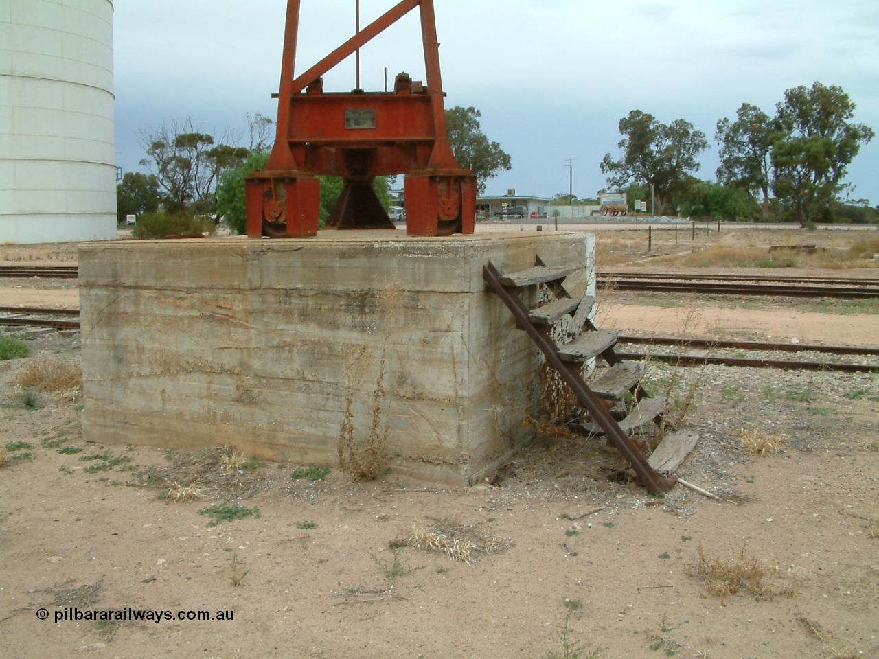 030407 105719
Poochera, concrete plinth for the rotating jib crane, in the background is the Poochera Roadhouse.
