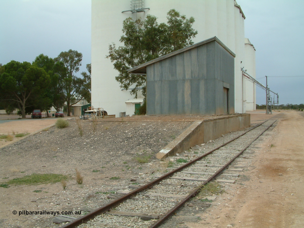 030407 105741
Poochera goods shed and loading ramp in front of the concrete silo complex.
