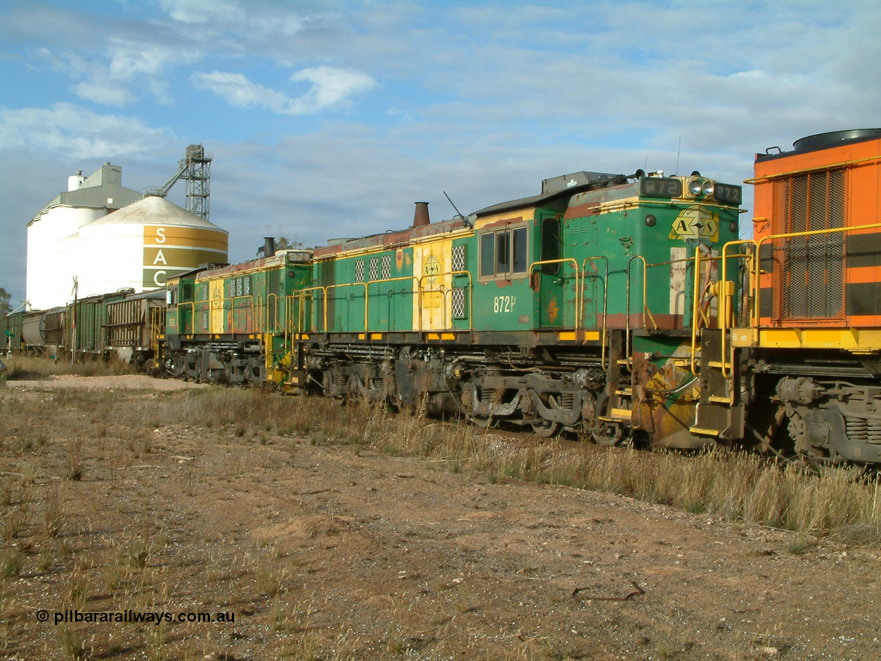 030409 080951
Warramboo, second unit on the empty grain train 830 class unit 872 an AE Goodwin ALCo model DL531 serial G3422-02 was delivered new to the Eyre Peninsula in March 1966 with sister unit 871 trailing along with the motley collection of grain waggons.
Keywords: 830-class;872;G3422-2;AE-Goodwin;ALCo;DL531;