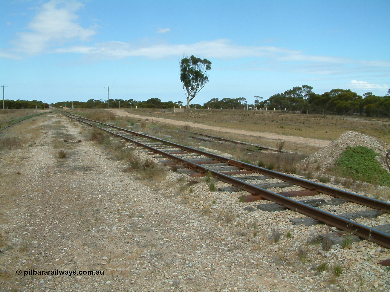 030409 125006
Rudall, view across the mainline looking at the stub of the station loop and also where the maintenance barracks were located.
