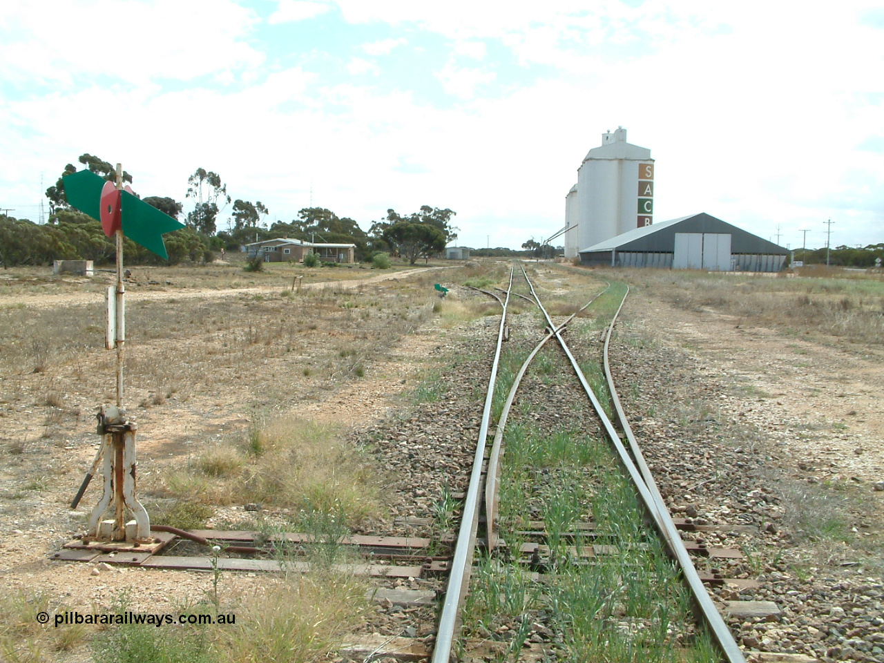 030409 125206
Rudall, station overview of yard looking north from the south end, points to the right for the goods and grain siding, the former station loop, now stub siding on the left, crew barracks and station building further on can be made out, horizontal grain bunker on the right with concrete silo complexes behind.
