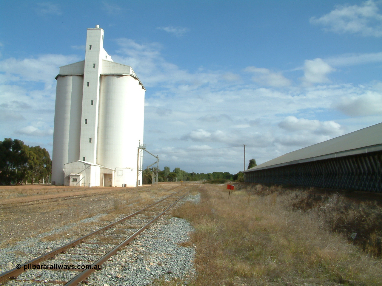 030409 150040
Ungarra, yard view looking south, red marker is for the end of the grain bunker siding.
