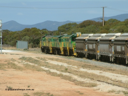 030409 104422
Waddikee loaded grain train operating south to Cummins behind 830 class units 851 and 842 and DA class DA 4 with a rake of XNW waggons behind DA 4.
